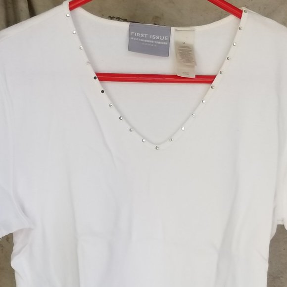 First Issue - A Liz Claiborne co. Sport Tops - First Issue - A Liz Claiborne co. Sport Woman's V Neck Short Sleeve Top size M